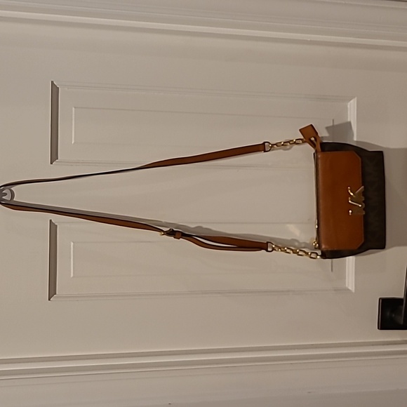 Michael Kors Authentic, Vintage 2 piece set Crossbody Bag, and wristlet. - Picture 13 of 15